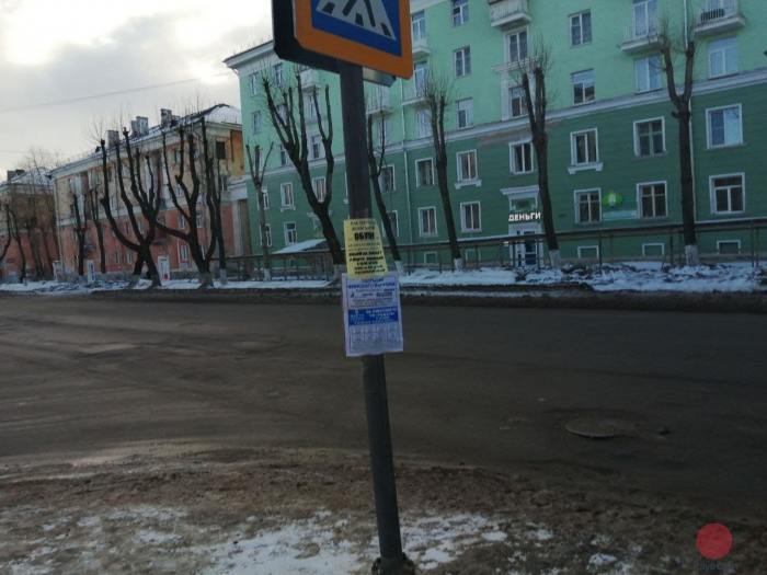 Рекламщики продолжают портить городское имущество Северодвинска